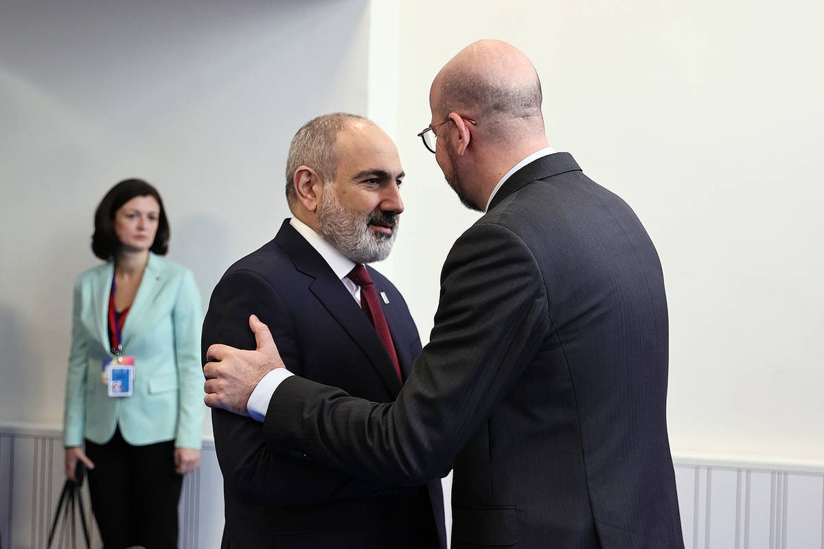 Ամբողջ ալբոմ