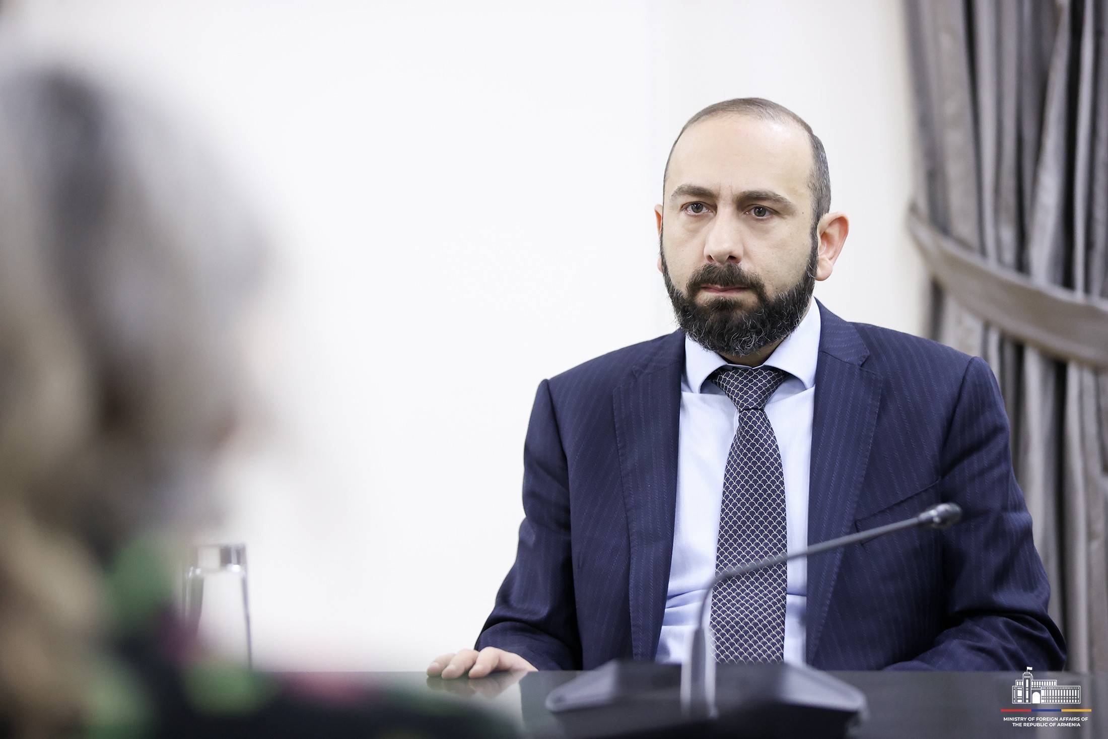 Ամբողջ ալբոմ