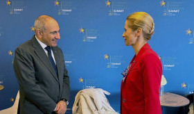 Nikol Pashinyan meets with Kaya Kalas