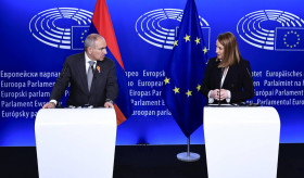 Prime Minister Nikol Pashinyan and President of the European Parliament Roberta Metsola make statements