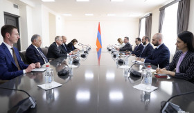 Meeting between Ararat Mirzoyan and Michael Siebert